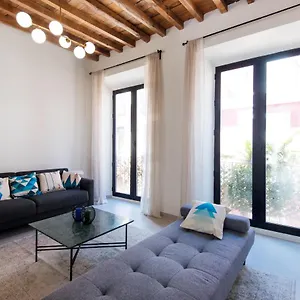 https://elegant-and-sophisticated-apartment-in-the-city-center.1costadelsol.com